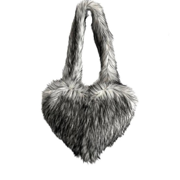 White Nayr Heart Bag - Picture 5 of 5